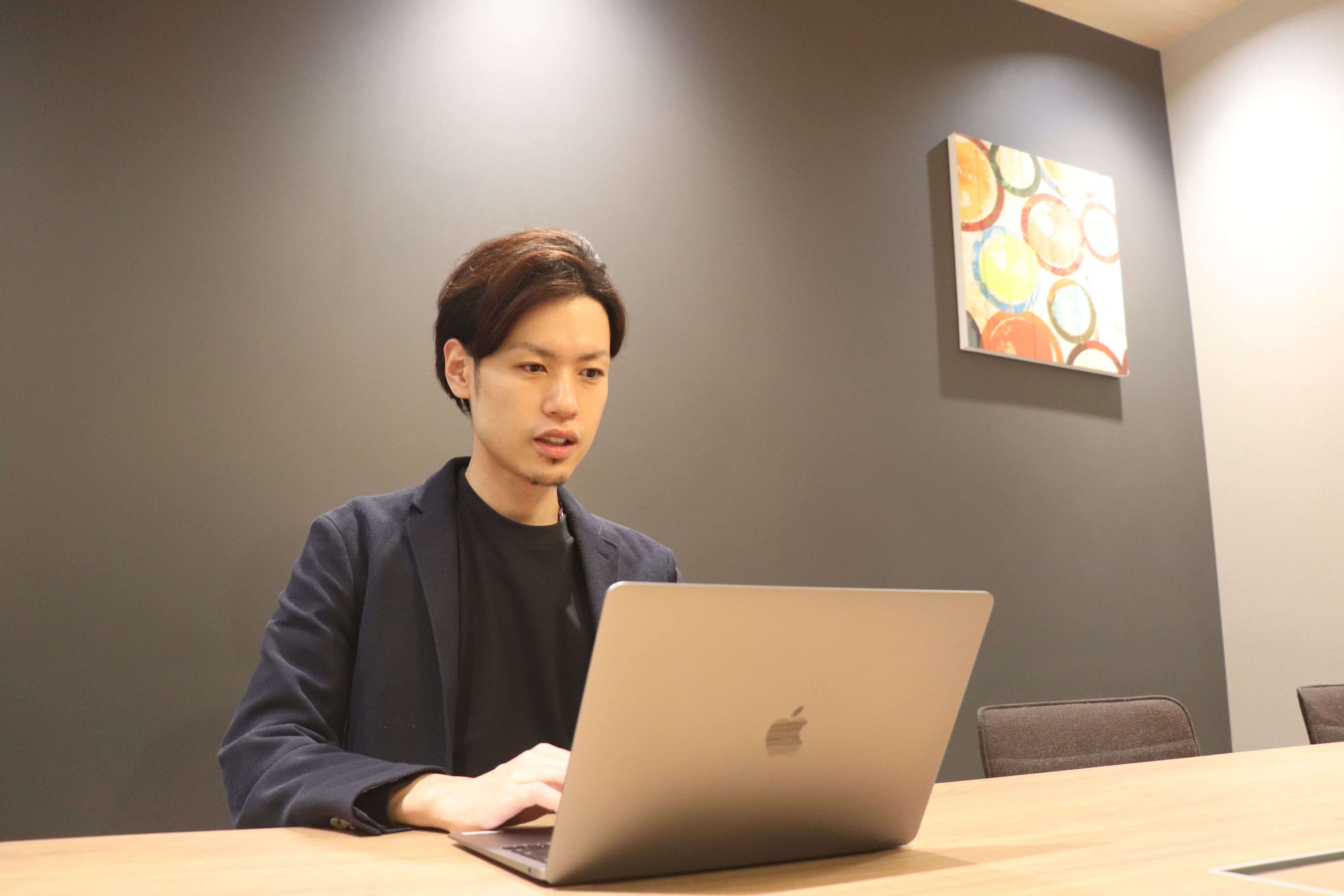 カスタマーサクセス担当の鈴木