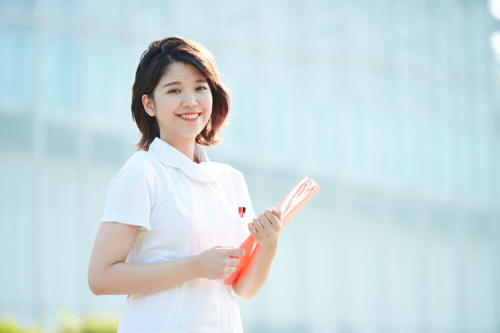 見出し「複数業界から奪い合いの「薬剤師」に選んでもらうための採用動画とは？」のイメージ写真