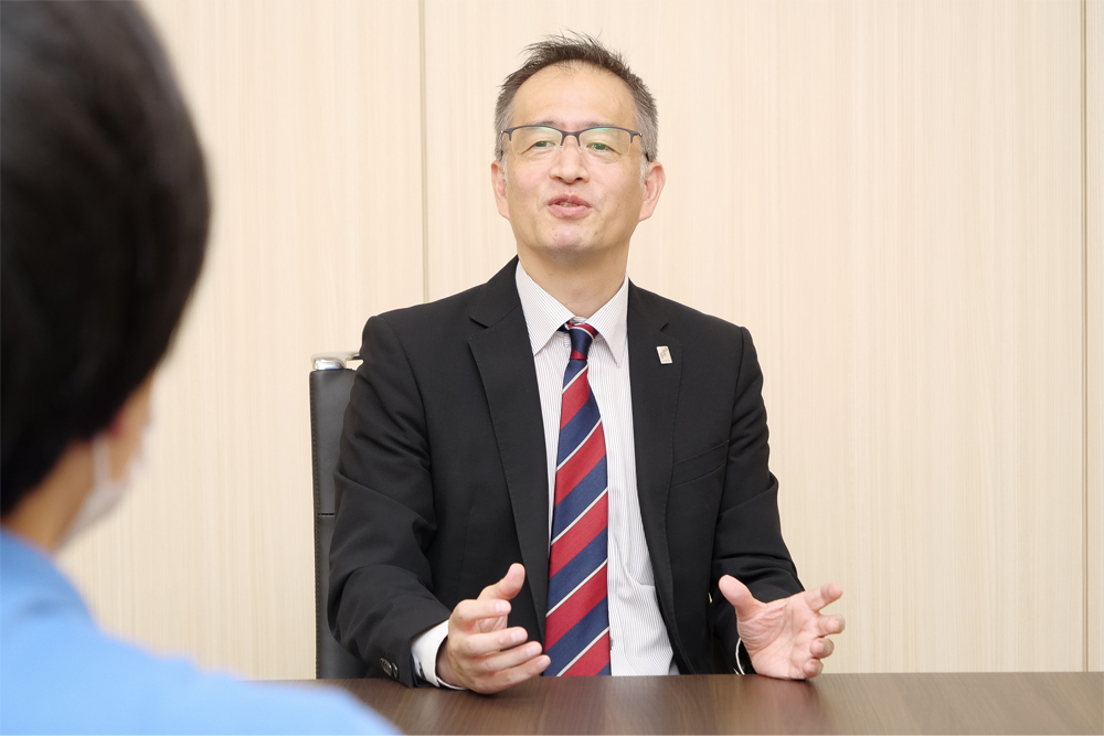 インタビューに答えるファクトリージャパングループの大杉信之氏