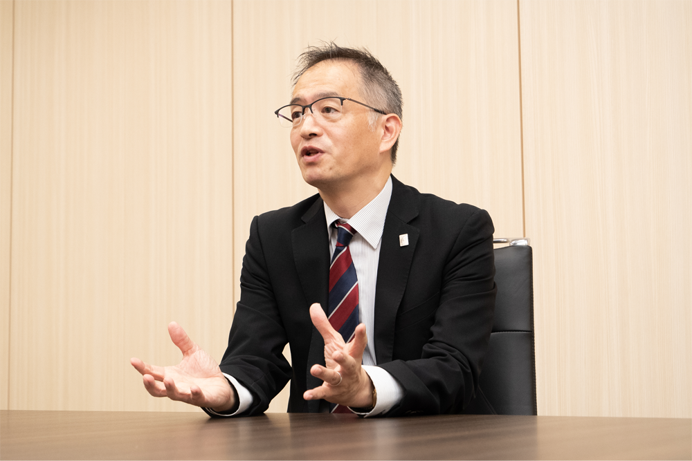 インタビューに答えるファクトリージャパングループの大杉信之氏