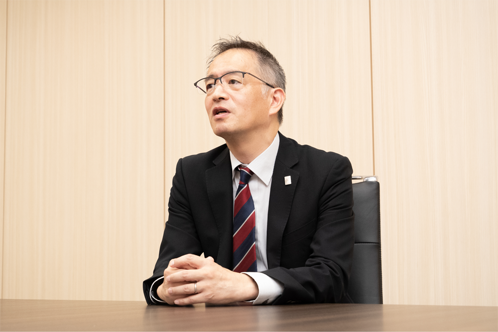 インタビューに答えるファクトリージャパングループの大杉信之氏