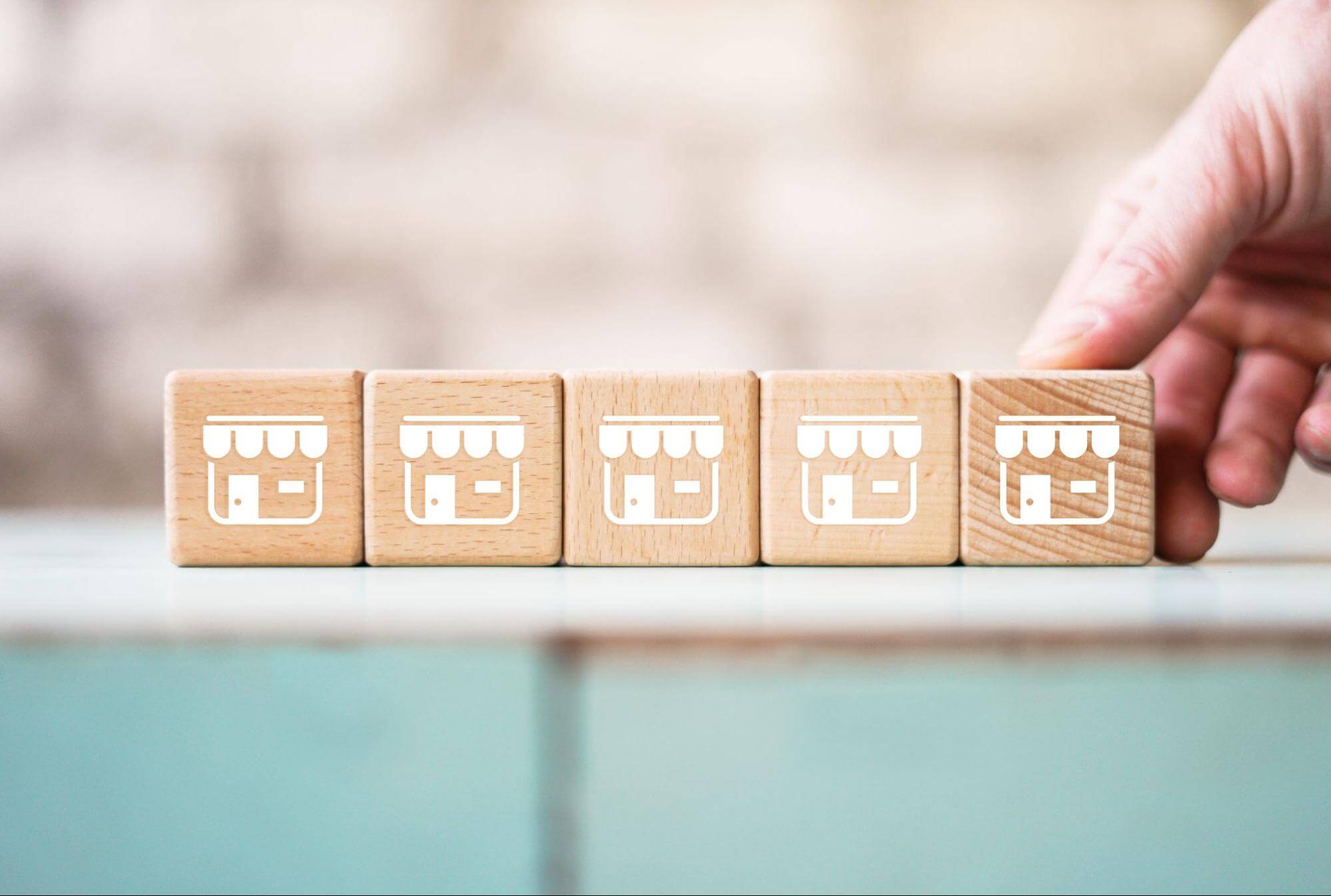 オフライン・オンラインをうまく活用して加盟店を集めよう