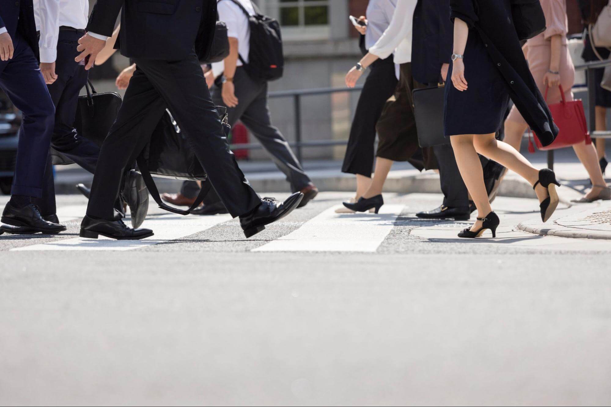 街を歩く人たち